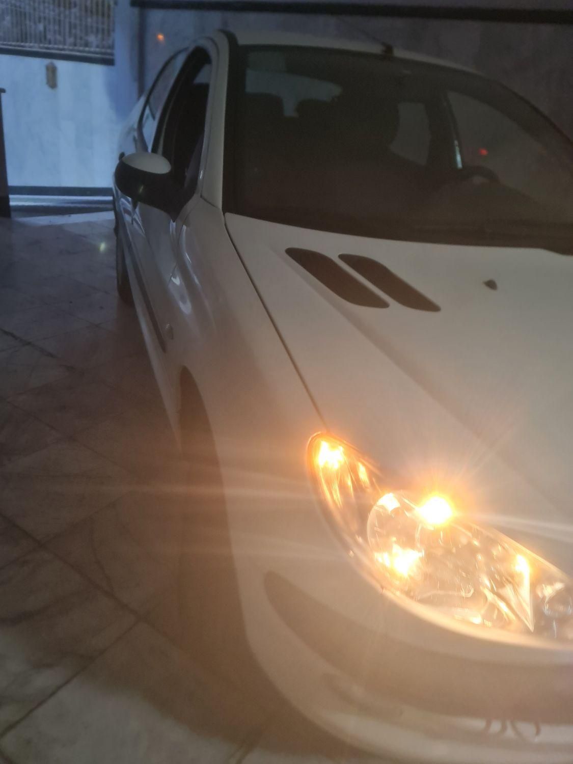 پژو ۲۰۶ صندوق دار v8 - 1396