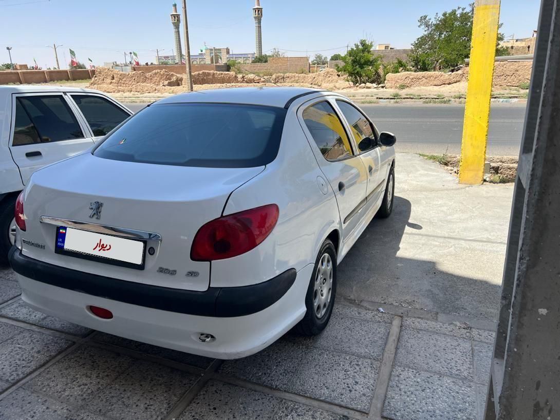 پژو ۲۰۶ صندوق دار v8 - 1395