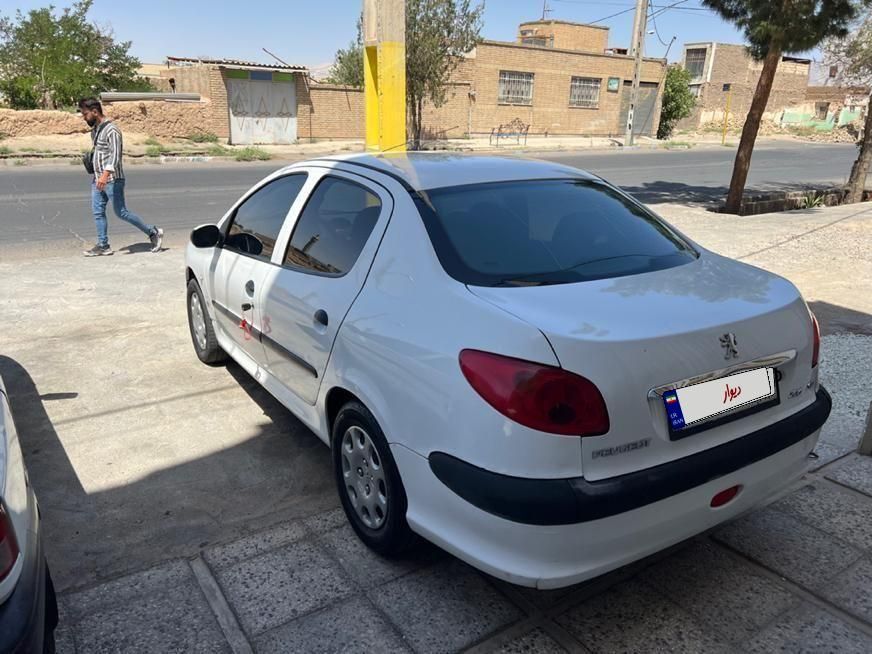 پژو ۲۰۶ صندوق دار v8 - 1395