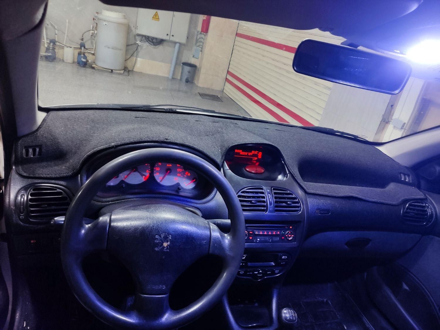 پژو ۲۰۶ صندوق دار v8 - 1397