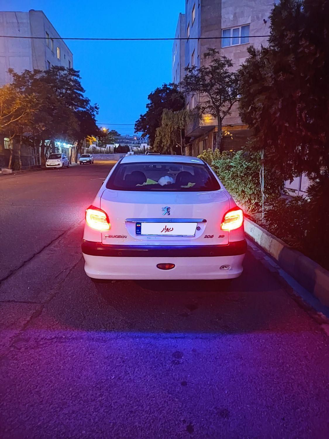 پژو ۲۰۶ صندوق دار v8 - 1397