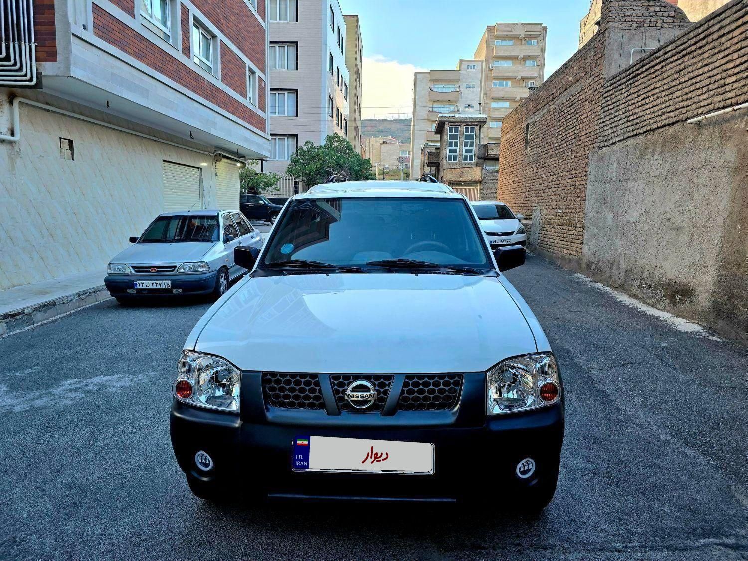 نیسان رونیز دنده‌ای - 2003