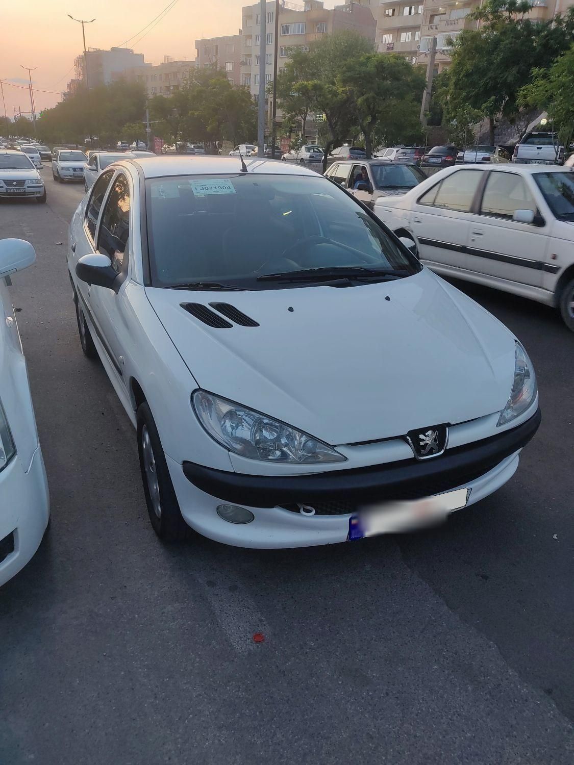 پژو ۲۰۶ صندوق دار v8 - 1399