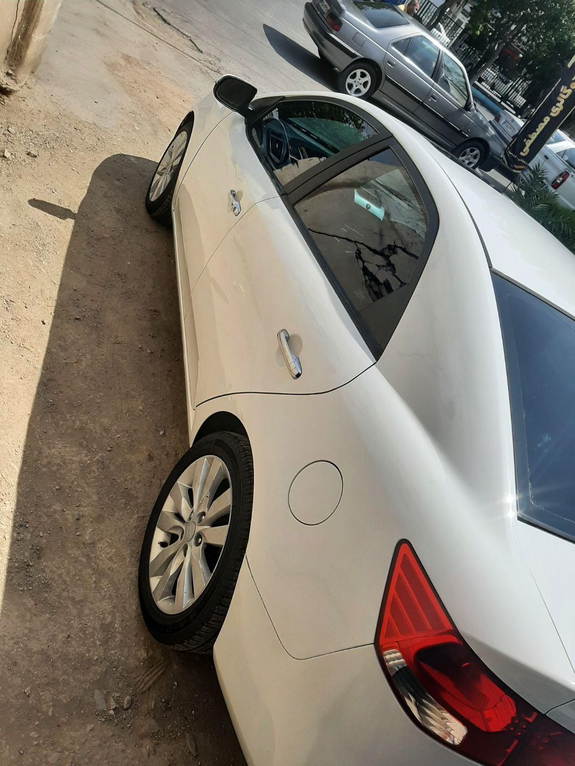 کیا سراتو 2.0 لیتر اتوماتیک GT لاین - 2011