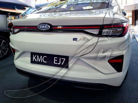 کی ام سی EJ7 142 کیلووات - 2024