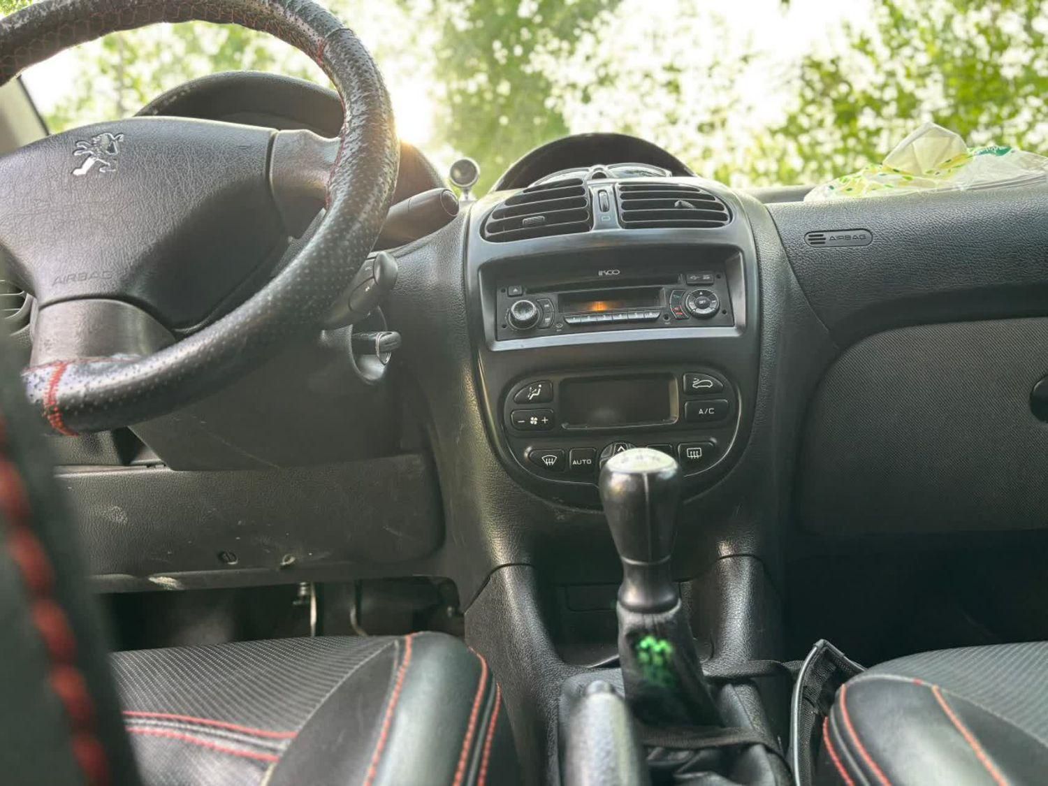 پژو ۲۰۶ صندوق دار v8 - 1396