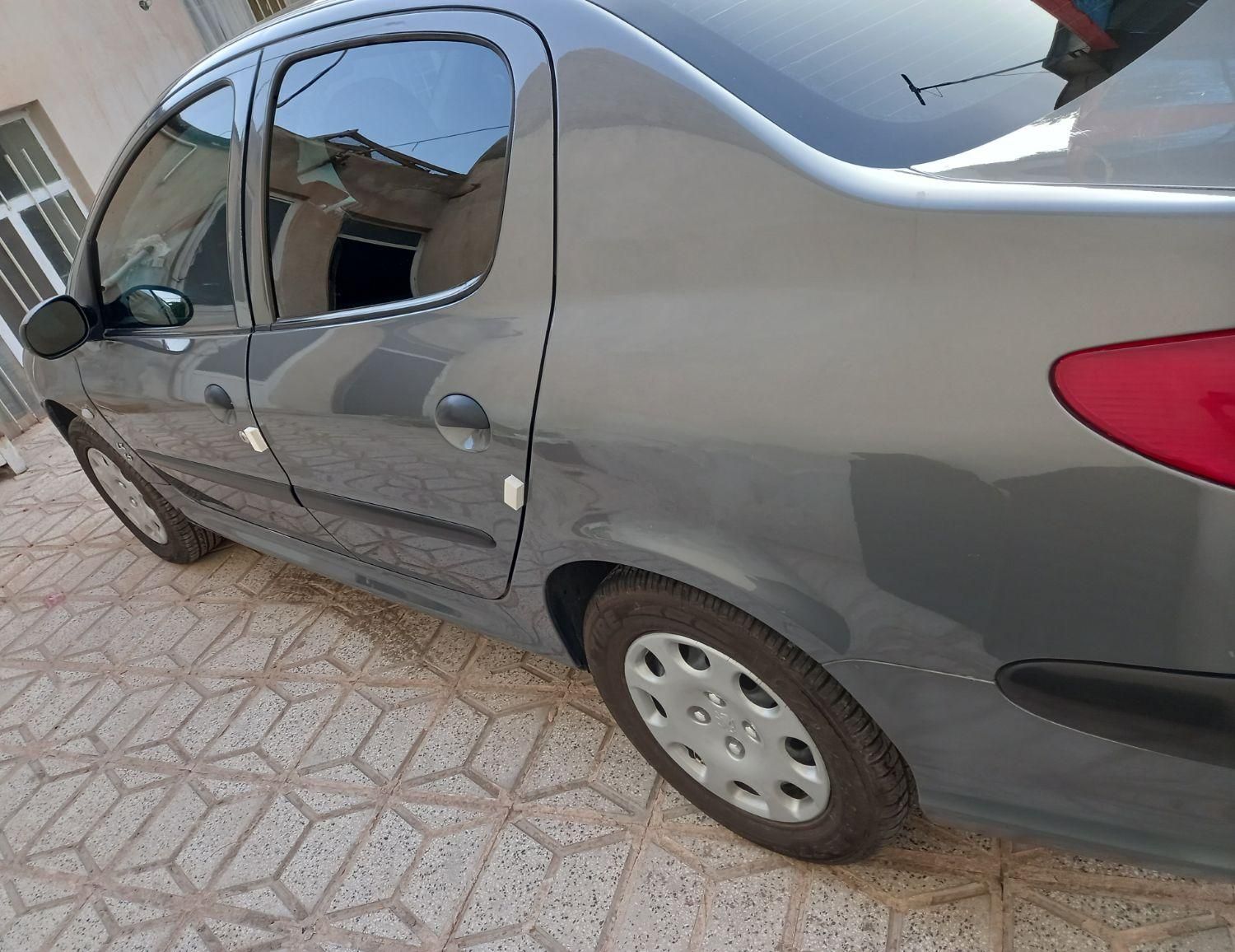 پژو ۲۰۶ صندوق دار v8 - 1391
