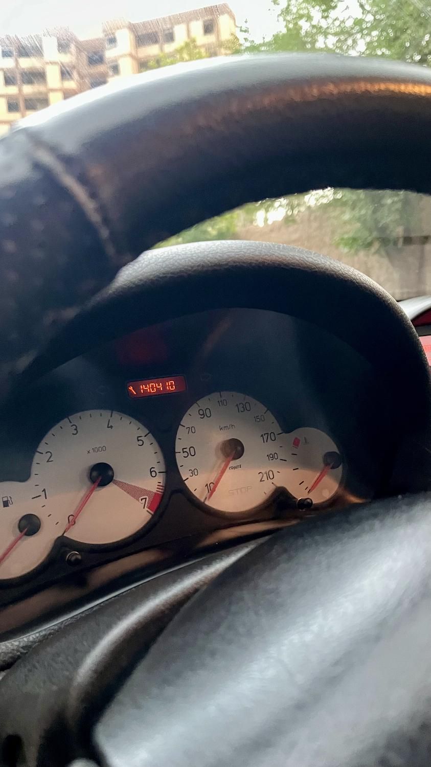 پژو ۲۰۶ صندوق دار v8 - 1394