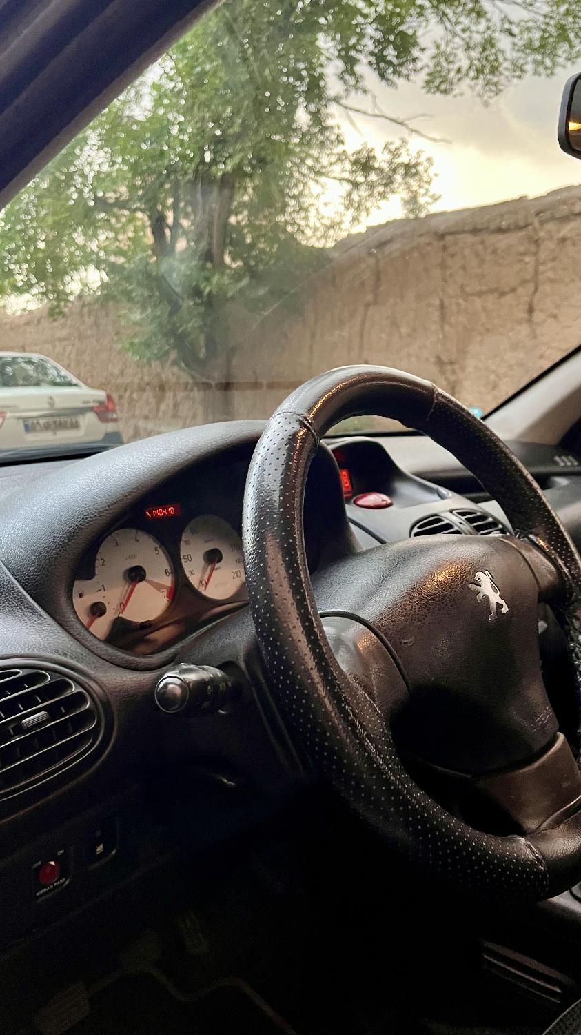 پژو ۲۰۶ صندوق دار v8 - 1394