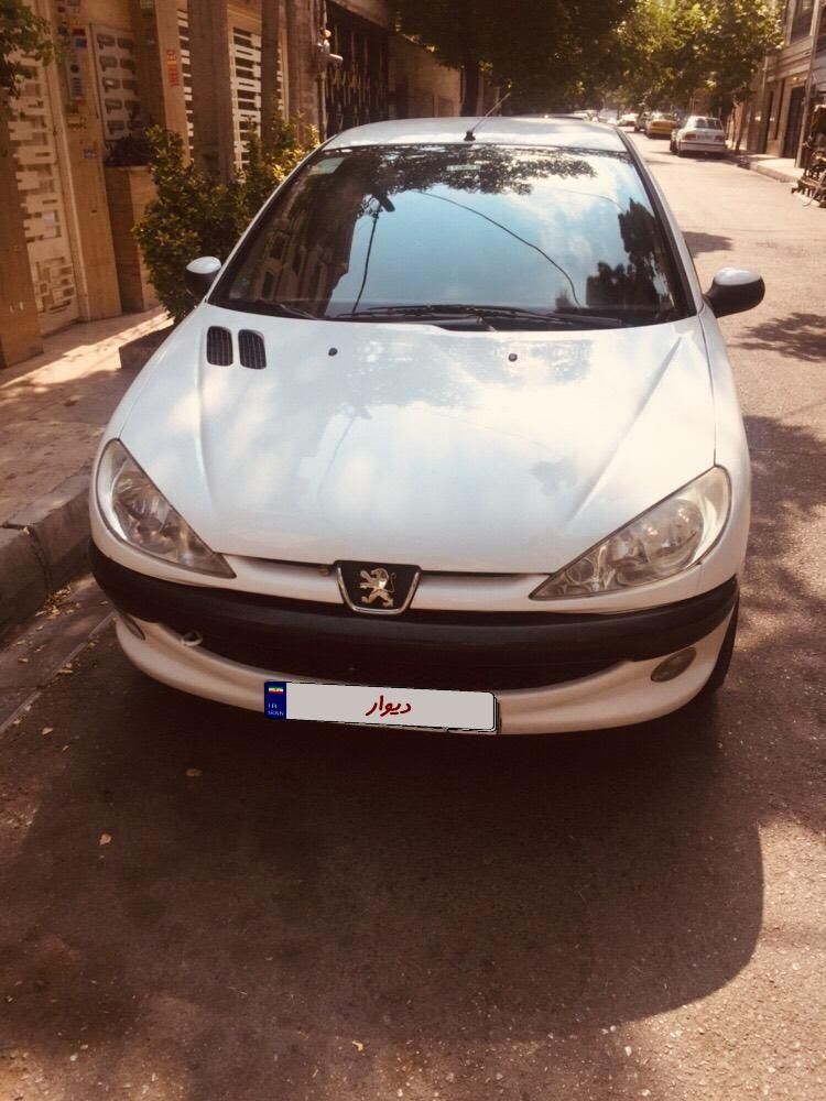 پژو ۲۰۶ صندوق دار v8 - 1392
