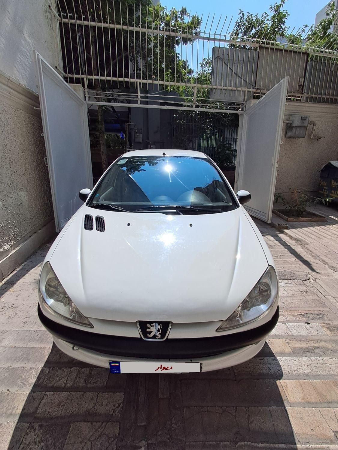پژو ۲۰۶ صندوق دار v8 - 1393