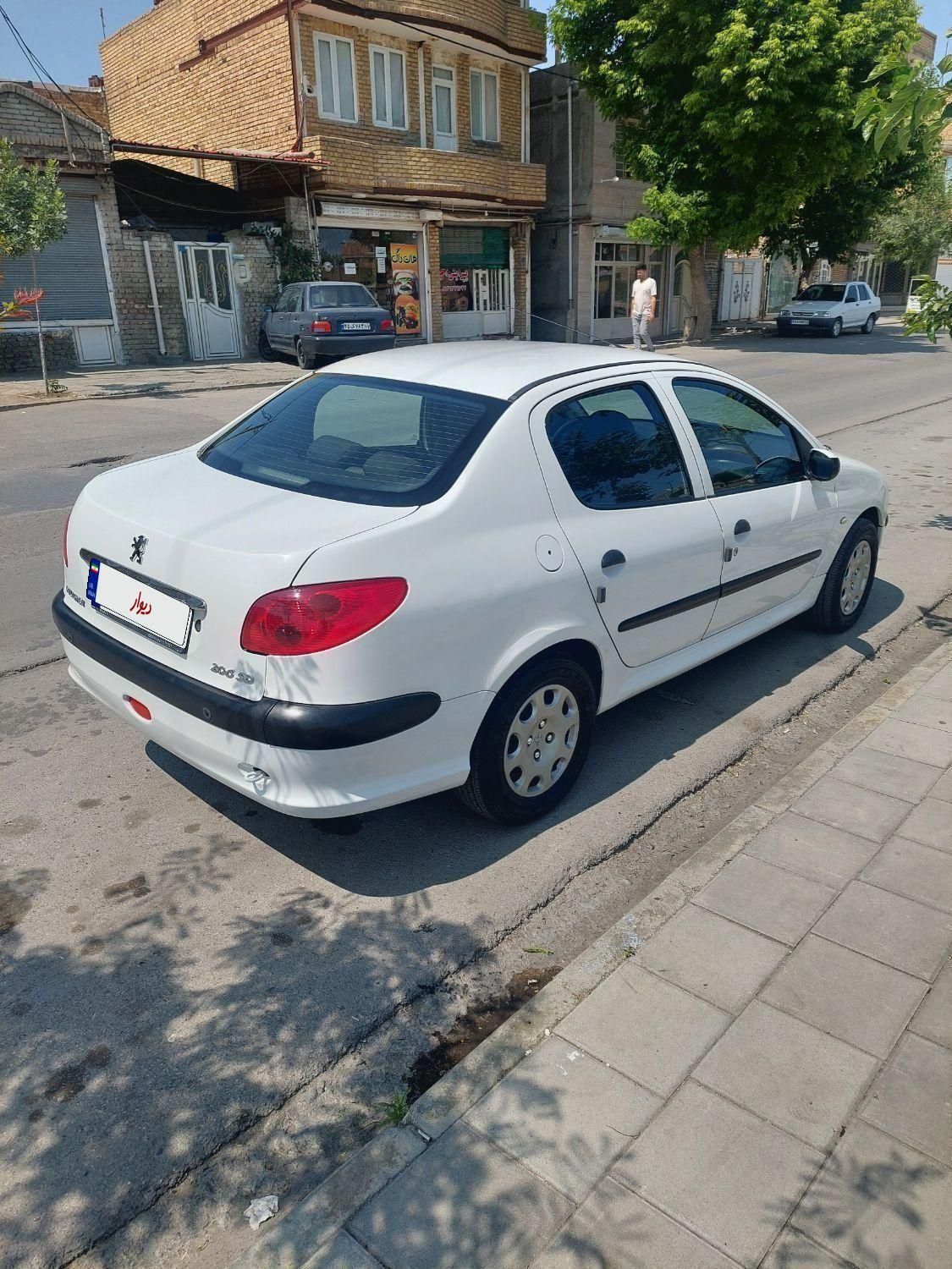 پژو ۲۰۶ صندوق دار v8 - 1395