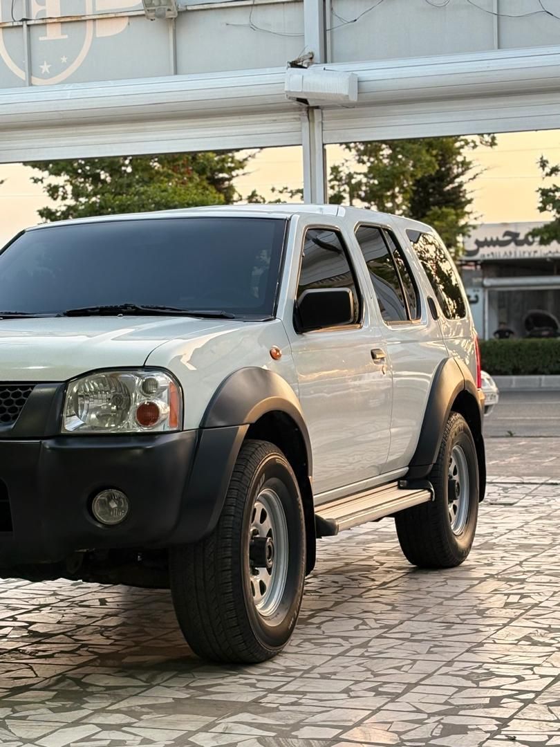 نیسان رونیز دنده‌ای - 2007