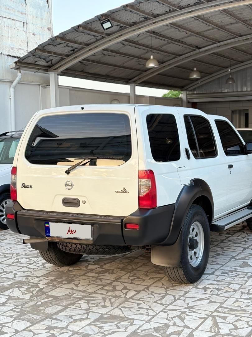 نیسان رونیز دنده‌ای - 2007