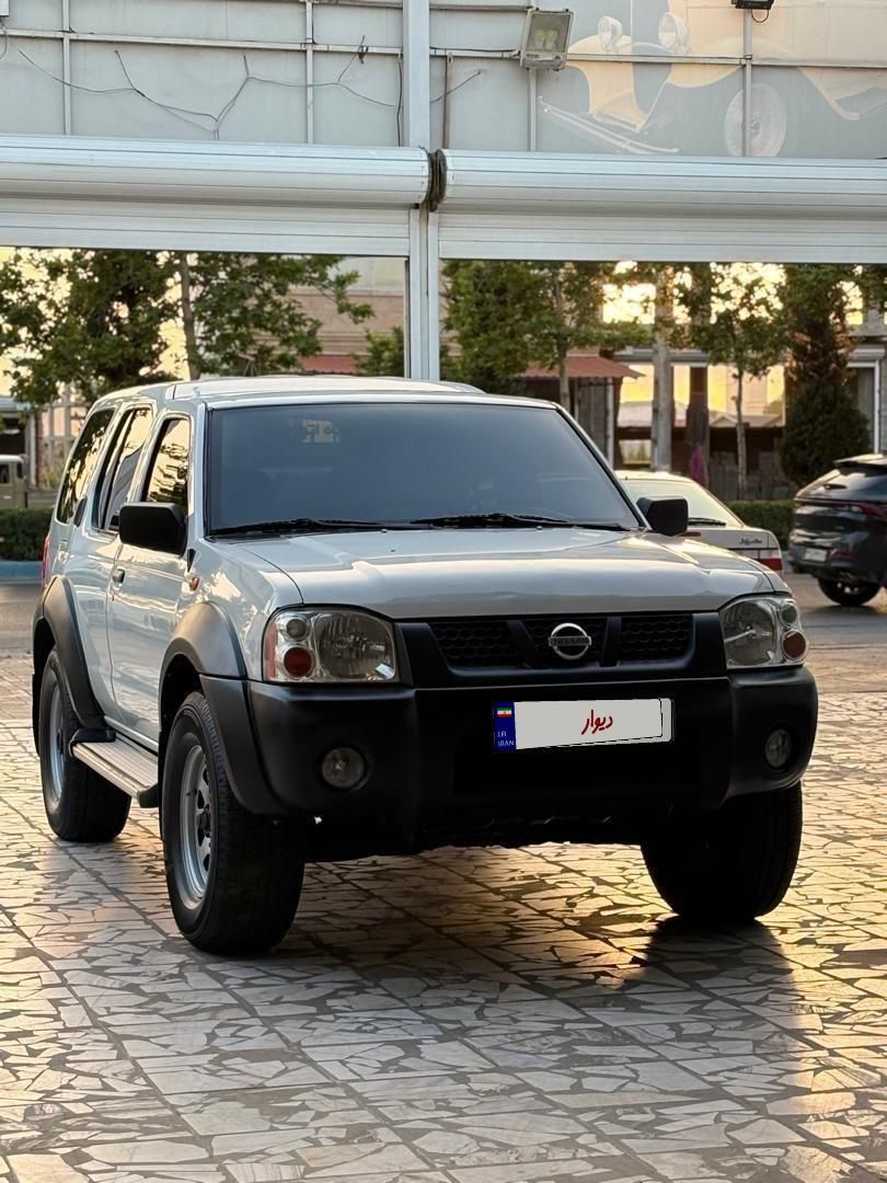 نیسان رونیز دنده‌ای - 2007