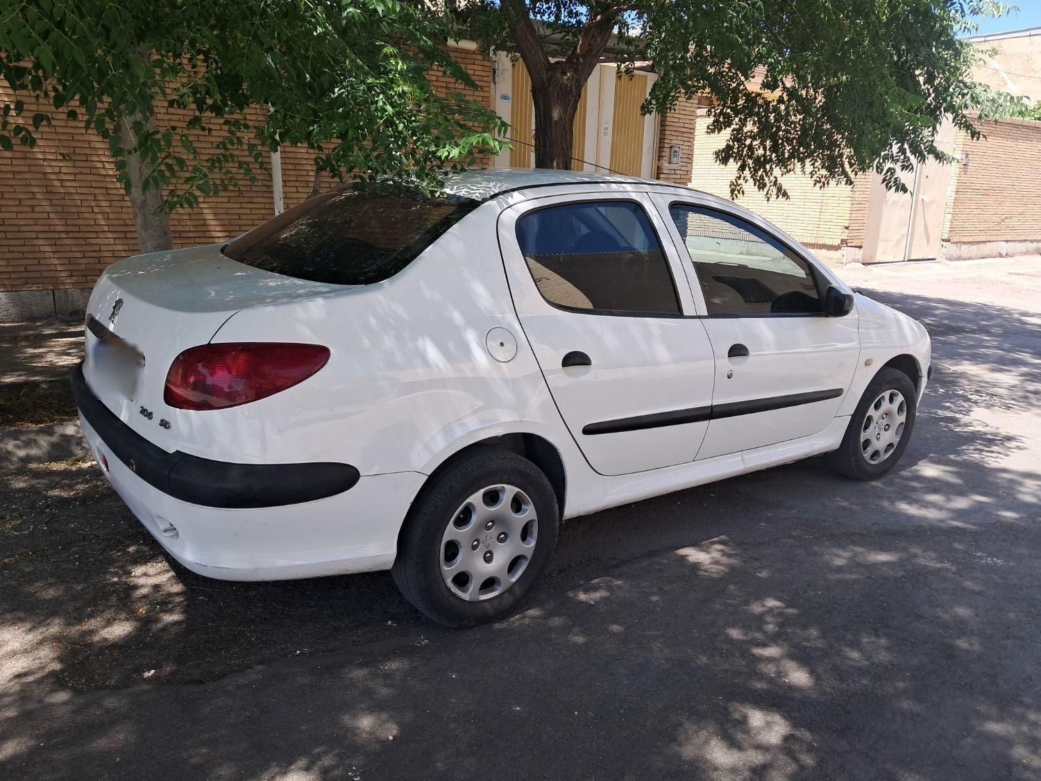 پژو ۲۰۶ صندوق دار v8 - 1394