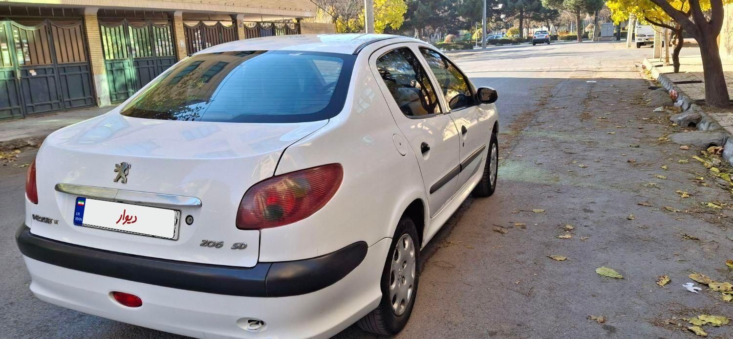 پژو ۲۰۶ صندوق دار v8 - 1390