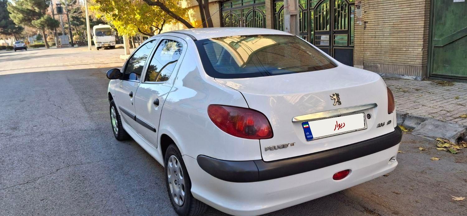 پژو ۲۰۶ صندوق دار v8 - 1390