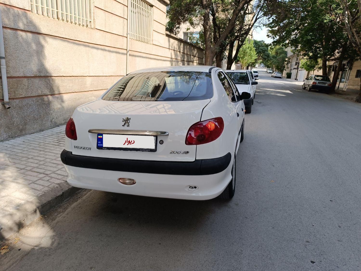 پژو ۲۰۶ صندوق دار v8 - 1393