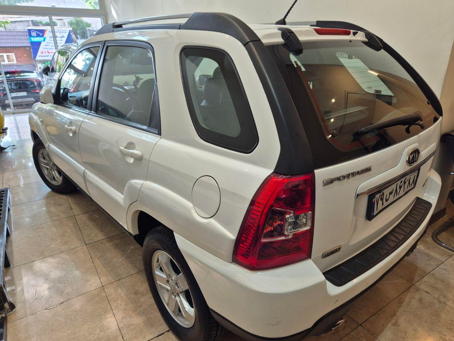 کیا اسپورتیج 6 سیلندر 2700cc - 2010
