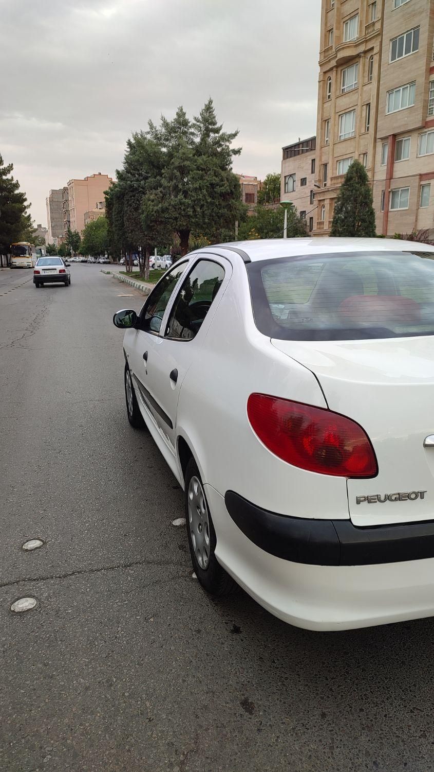 پژو ۲۰۶ صندوق دار v8 - 1391