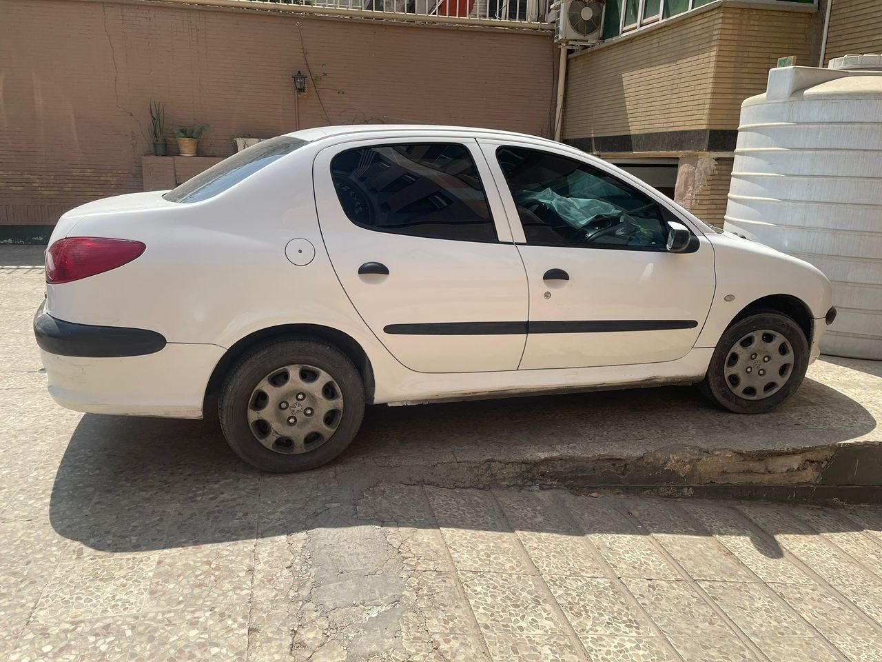 پژو ۲۰۶ صندوق دار v8 - 1396