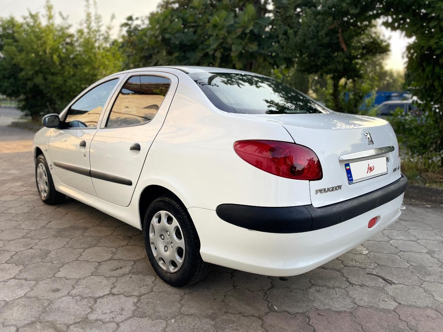 پژو ۲۰۶ صندوق دار v8 - 1394