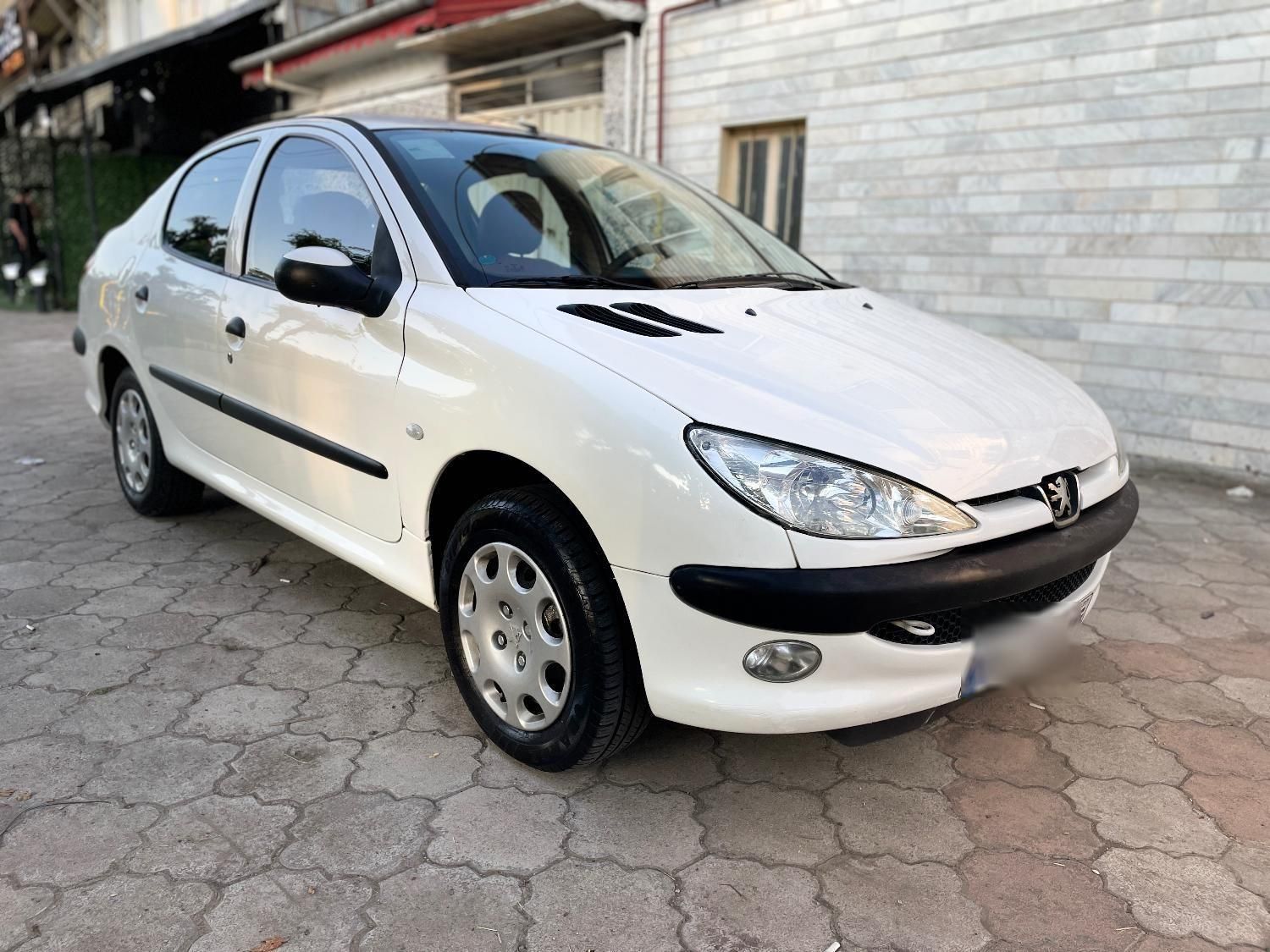 پژو ۲۰۶ صندوق دار v8 - 1394