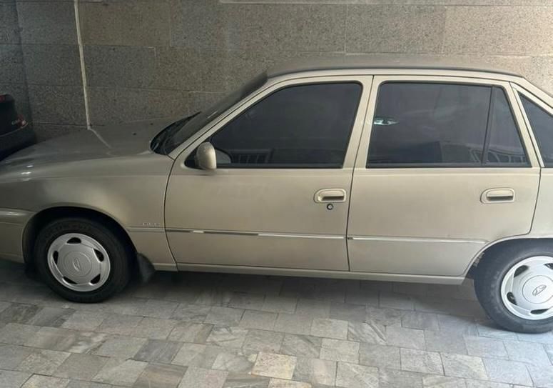 دوو سیلو سدان - 2000