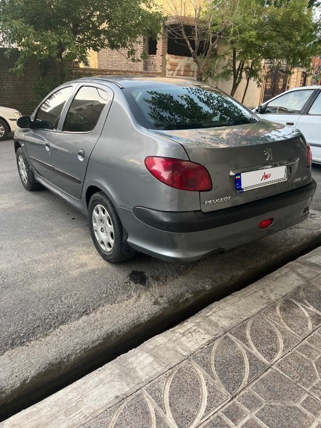 پژو ۲۰۶ صندوق دار v8 - 1390