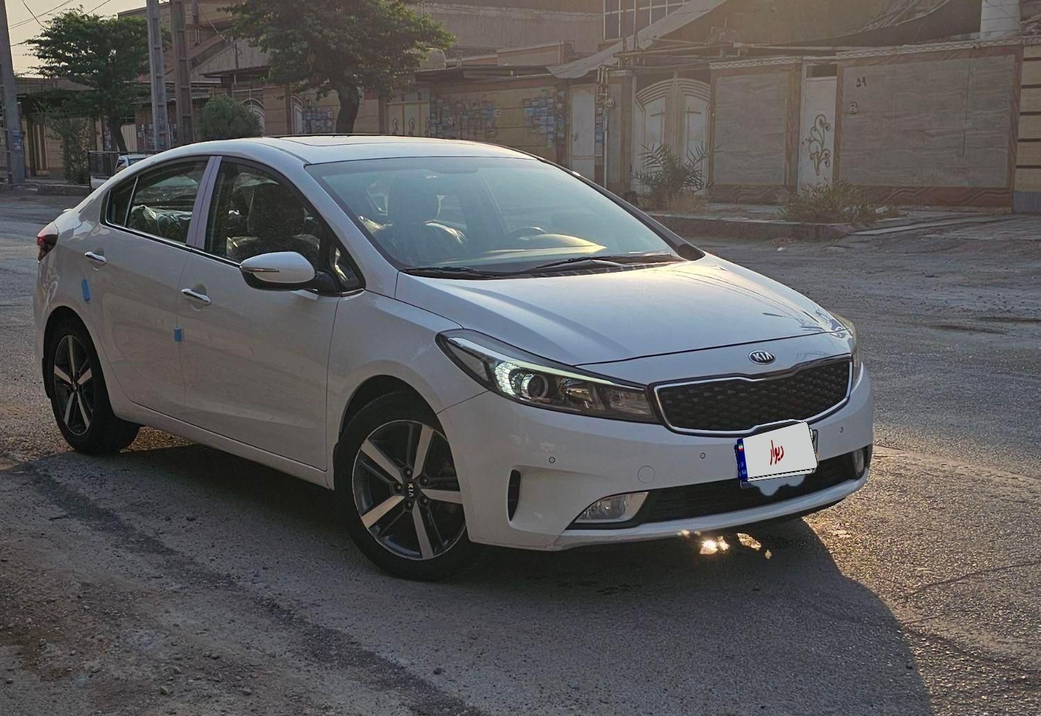 کیا سراتو 2.0 لیتر اتوماتیک GT لاین - 2017