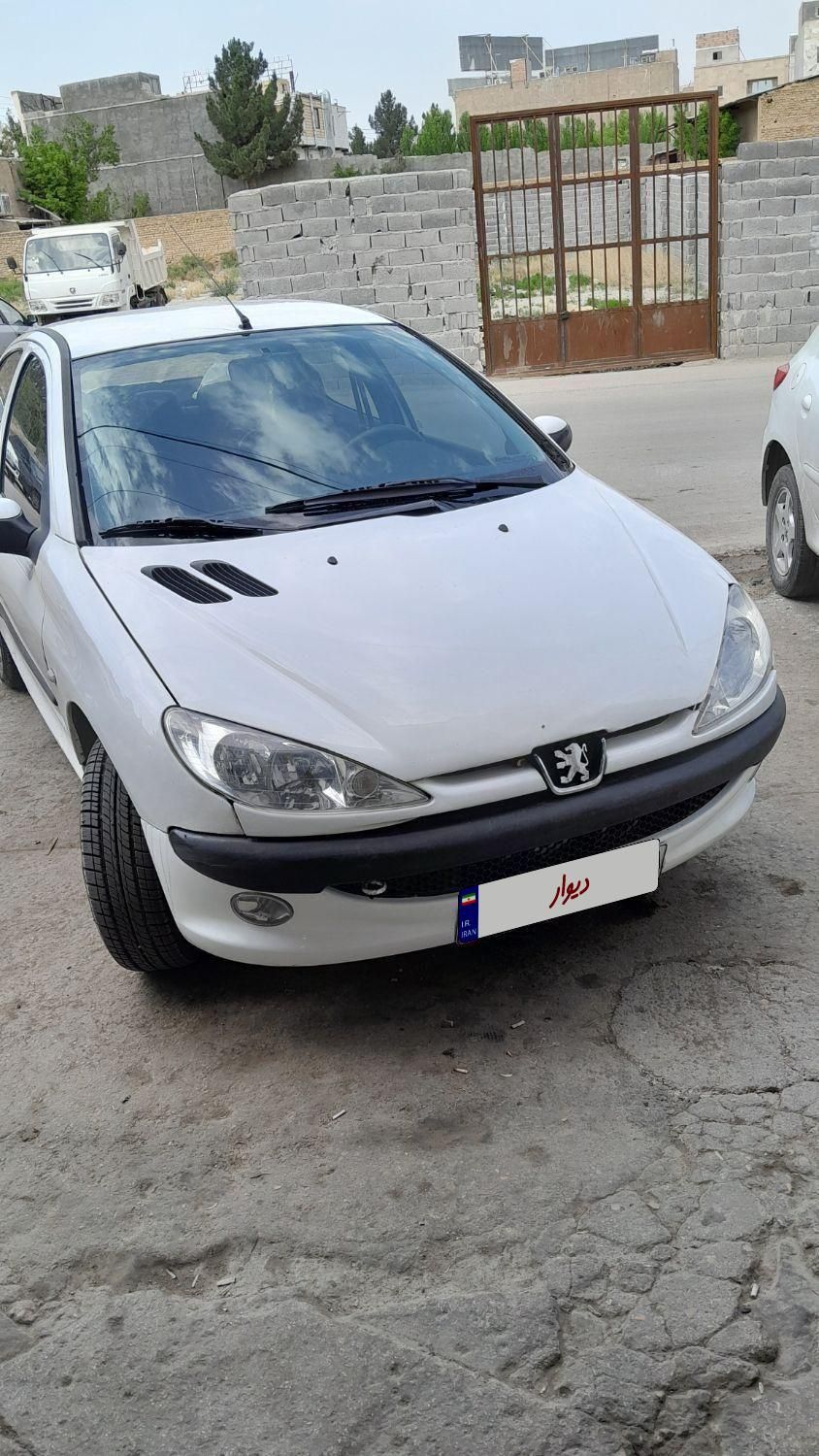 پژو ۲۰۶ صندوق دار v8 - 1393