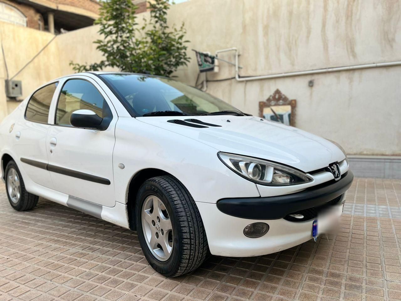 پژو ۲۰۶ صندوق دار v8 - 1396