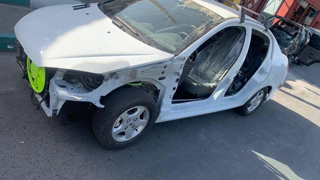 پژو ۲۰۶ صندوق دار v8 - 1394