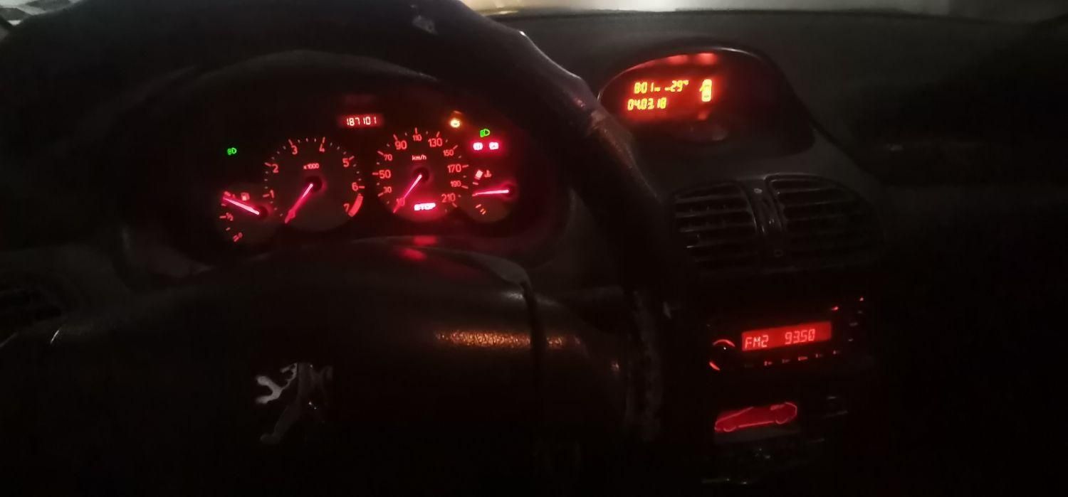 پژو ۲۰۶ صندوق دار v8 - 1393