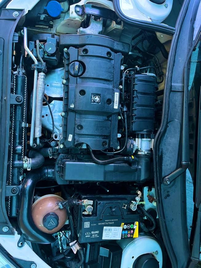 پژو ۲۰۶ صندوق دار v8 - 1395
