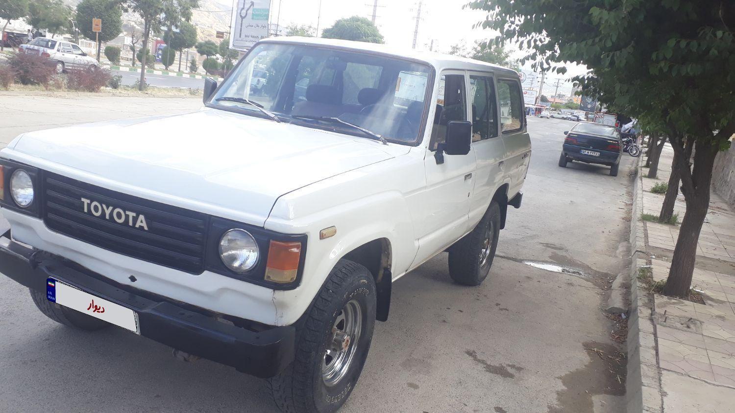 تویوتا کمری XLE - 1402