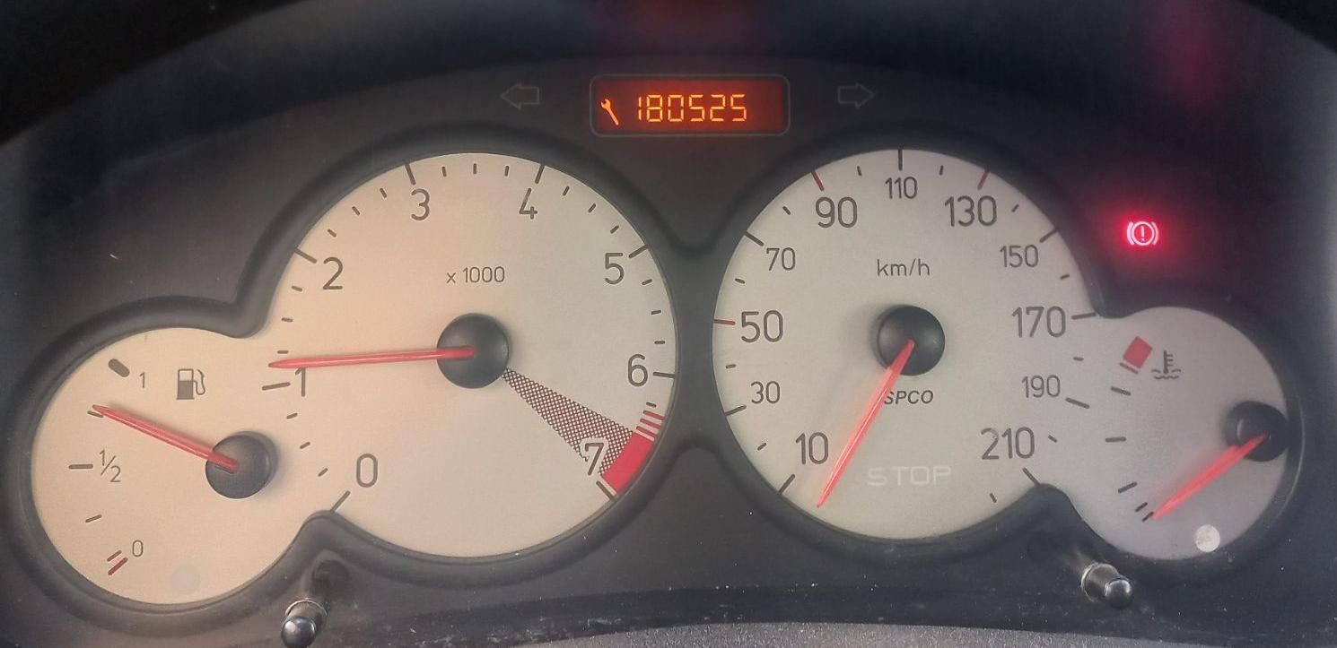 پژو ۲۰۶ صندوق دار v8 - 1397