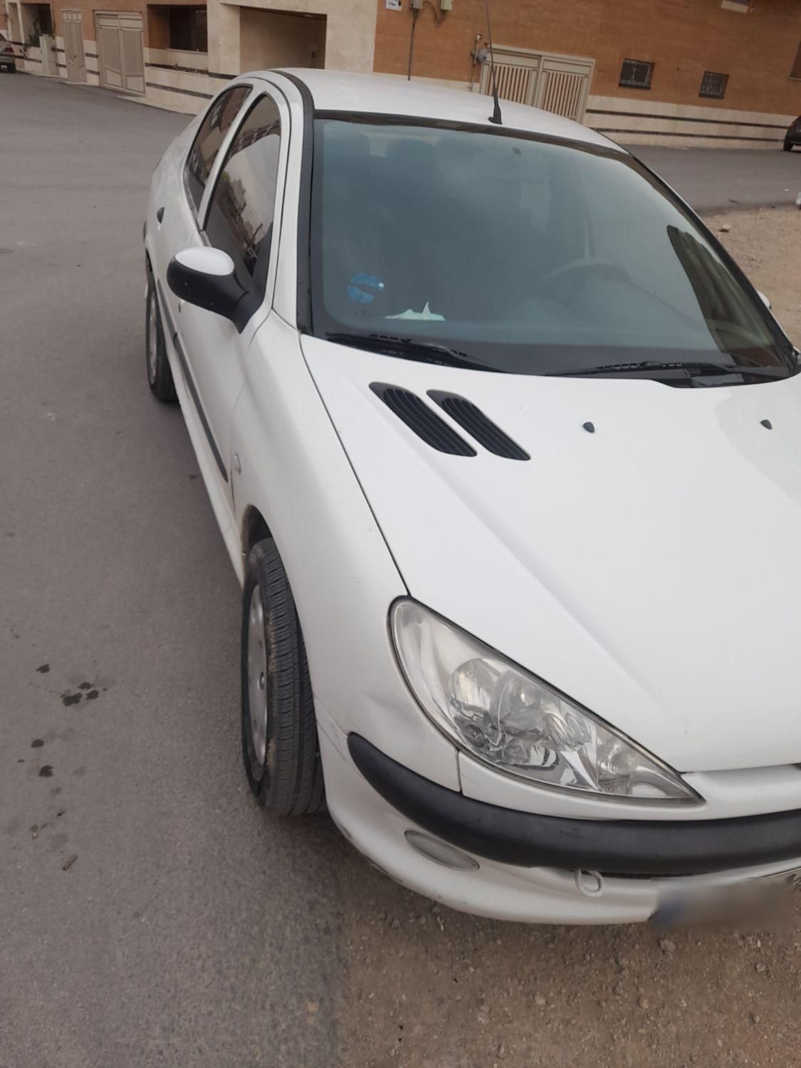 پژو ۲۰۶ صندوق دار v8 - 1393