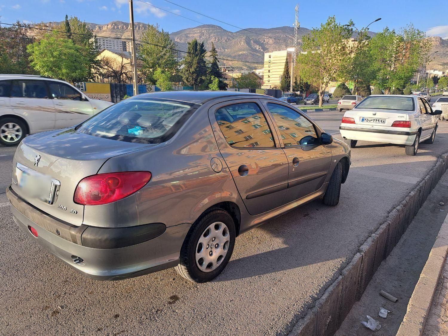 پژو ۲۰۶ صندوق دار v8 - 1396