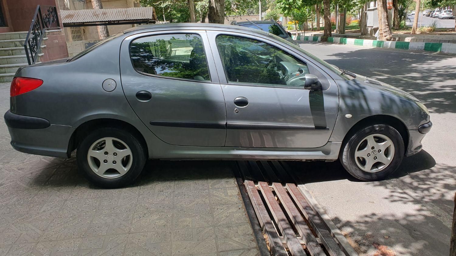 پژو ۲۰۶ صندوق دار v8 - 1390