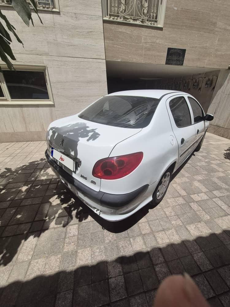 پژو ۲۰۶ صندوق دار v8 - 1394