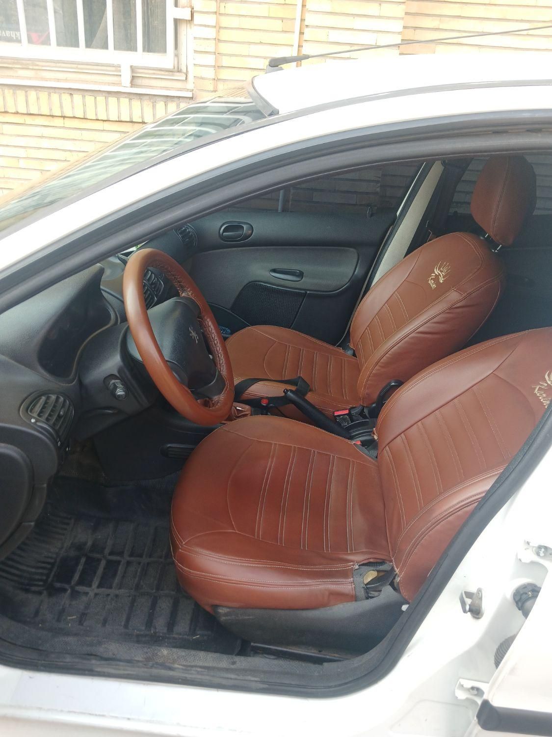 پژو ۲۰۶ صندوق دار v8 - 1393