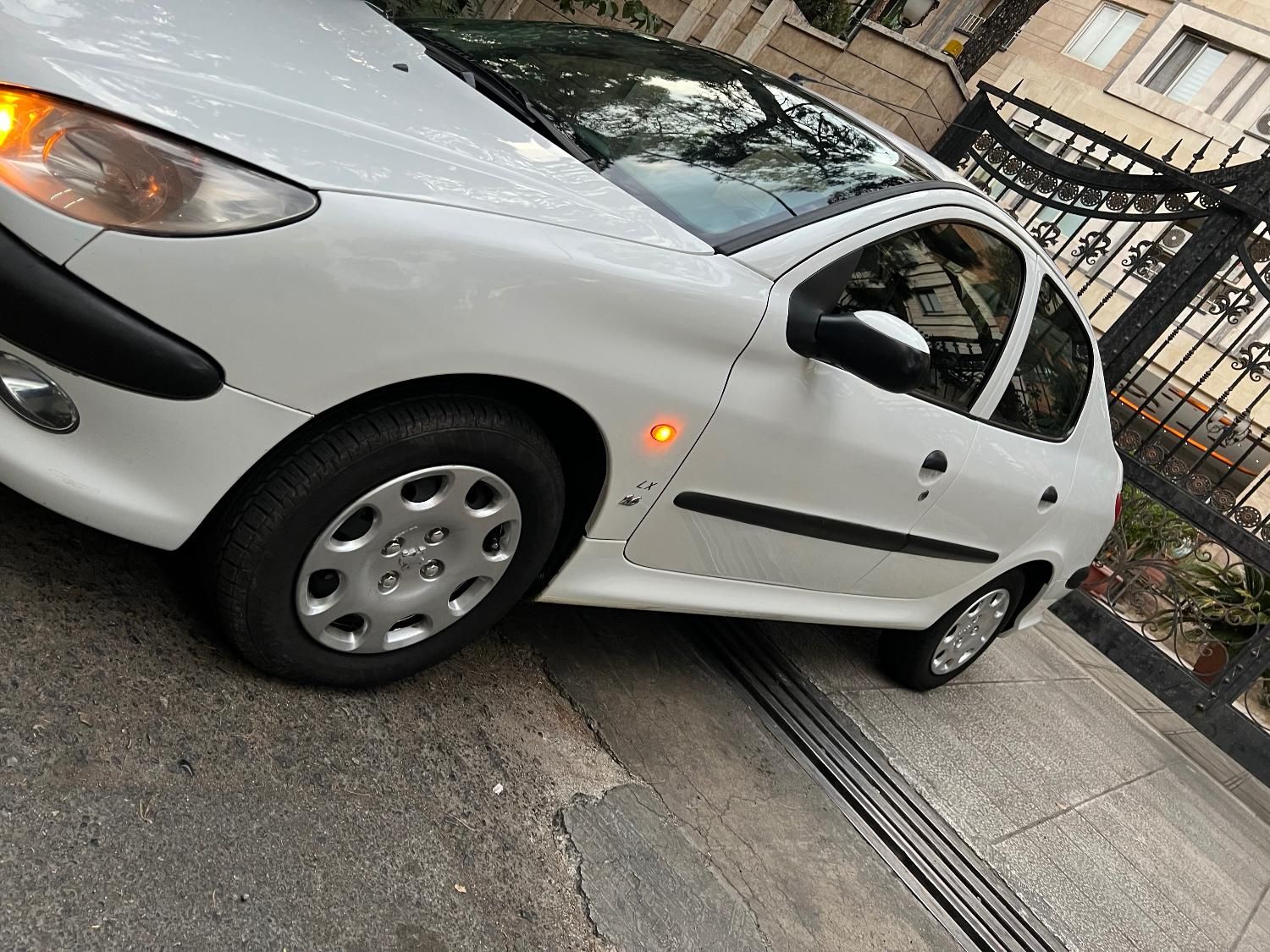پژو ۲۰۶ صندوق دار v8 - 1395