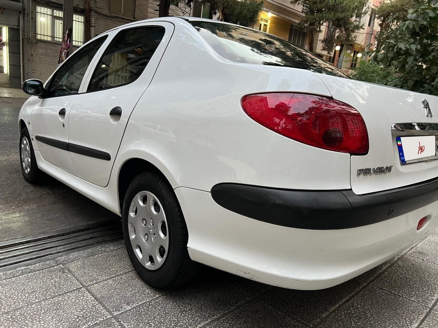 پژو ۲۰۶ صندوق دار v8 - 1395