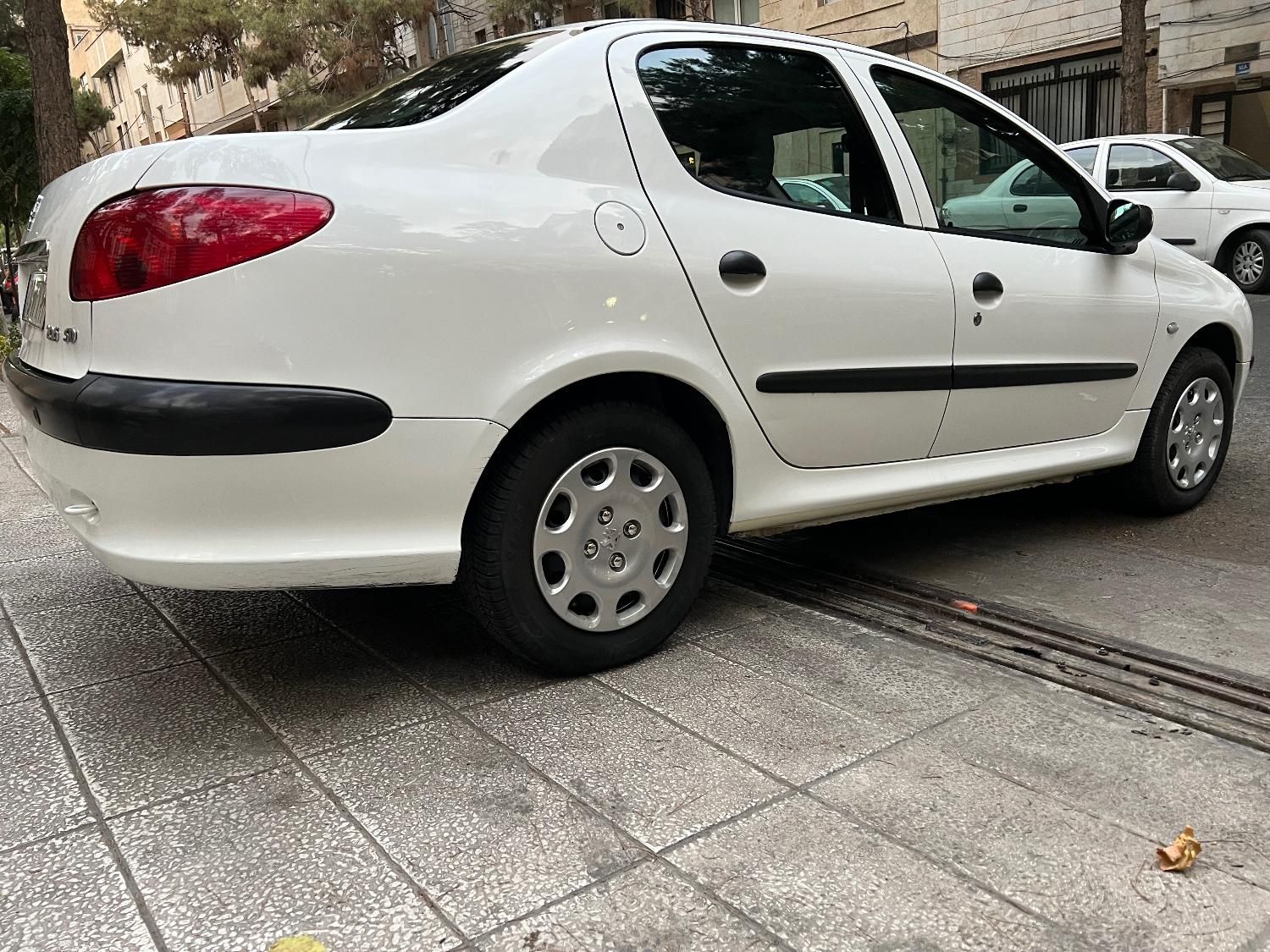 پژو ۲۰۶ صندوق دار v8 - 1395