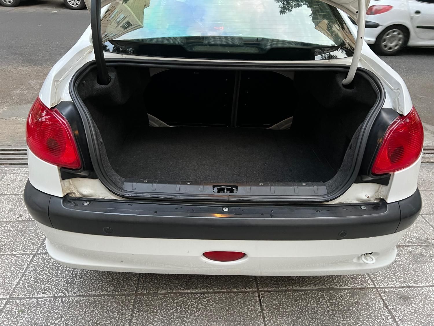 پژو ۲۰۶ صندوق دار v8 - 1395