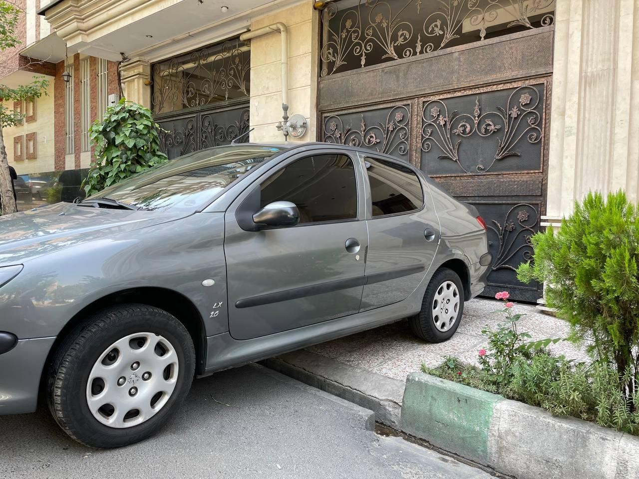 پژو ۲۰۶ صندوق دار v8 - 1396