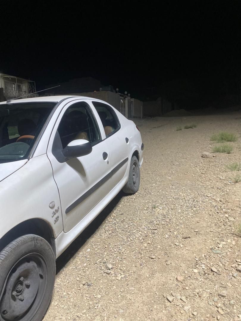 پژو ۲۰۶ صندوق دار v8 - 1390