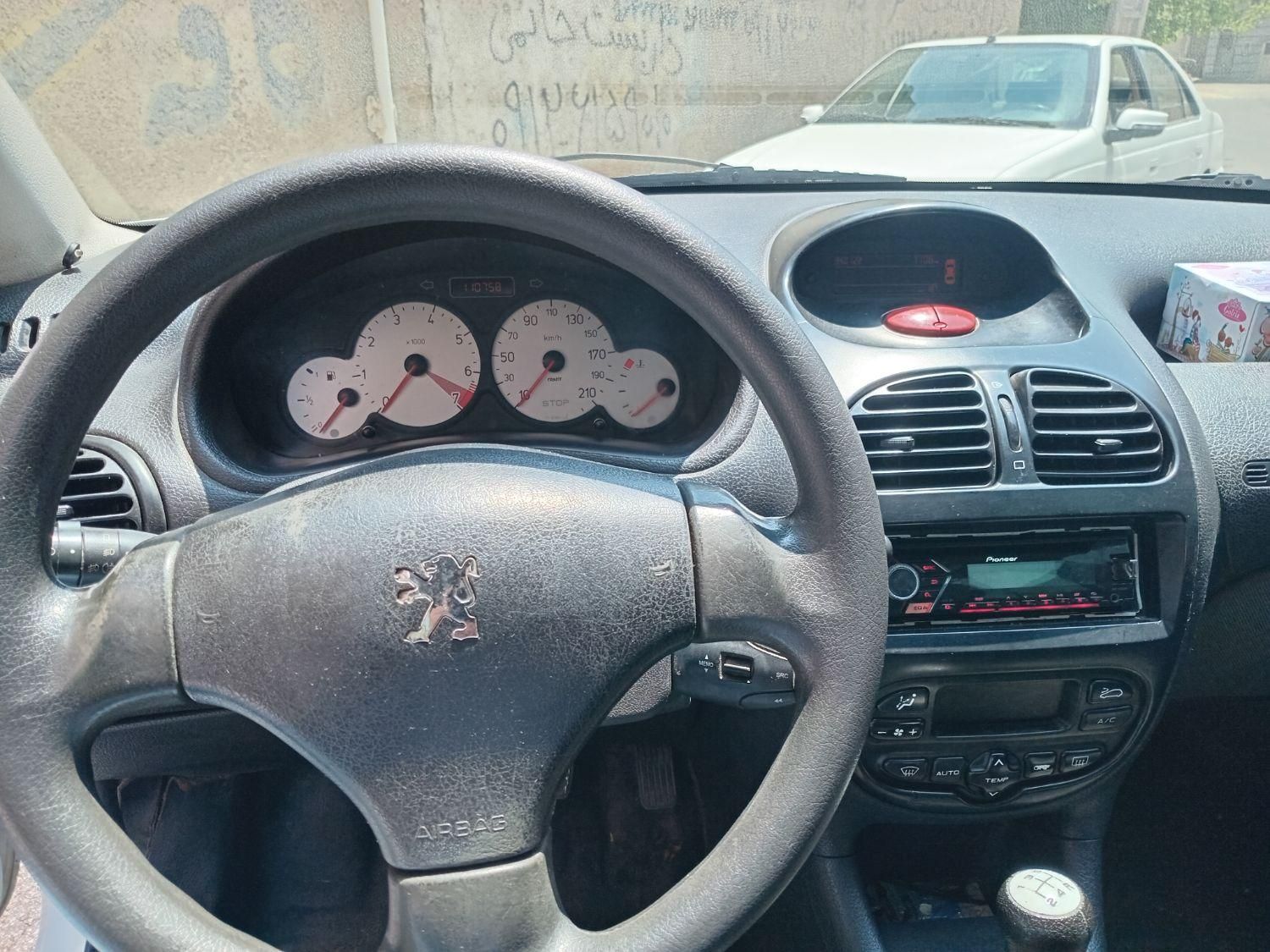 پژو ۲۰۶ صندوق دار v8 - 1396
